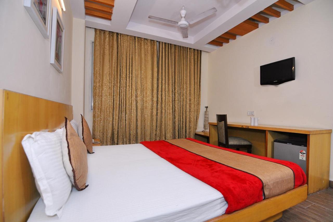 Hotel Tjs Grand Delhi  Exterior foto