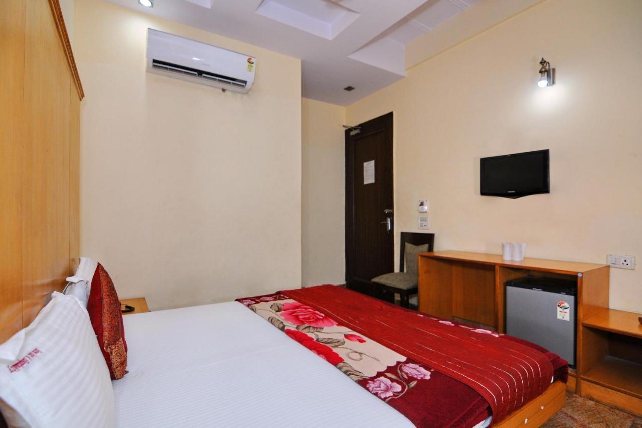 Hotel Tjs Grand Delhi  Exterior foto