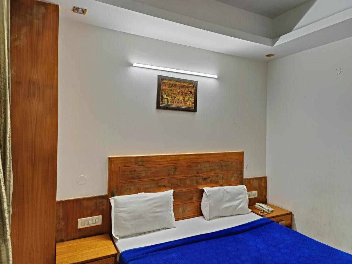 Hotel Tjs Grand Delhi  Exterior foto