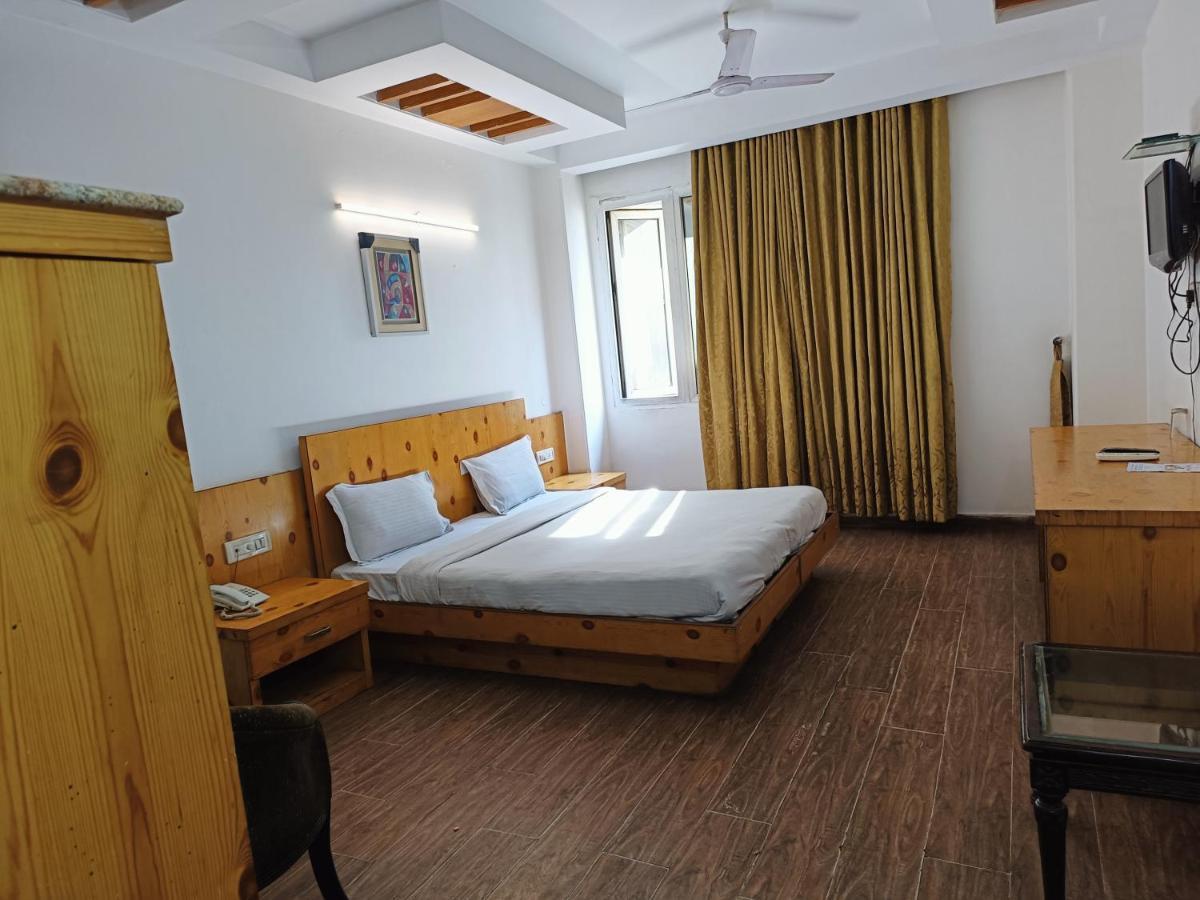 Hotel Tjs Grand Delhi  Exterior foto