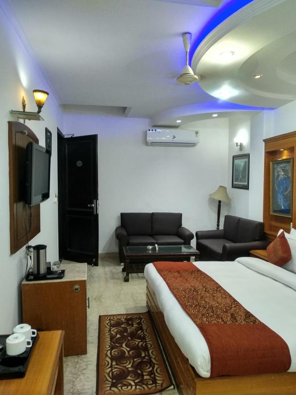 Hotel Tjs Grand Delhi  Exterior foto