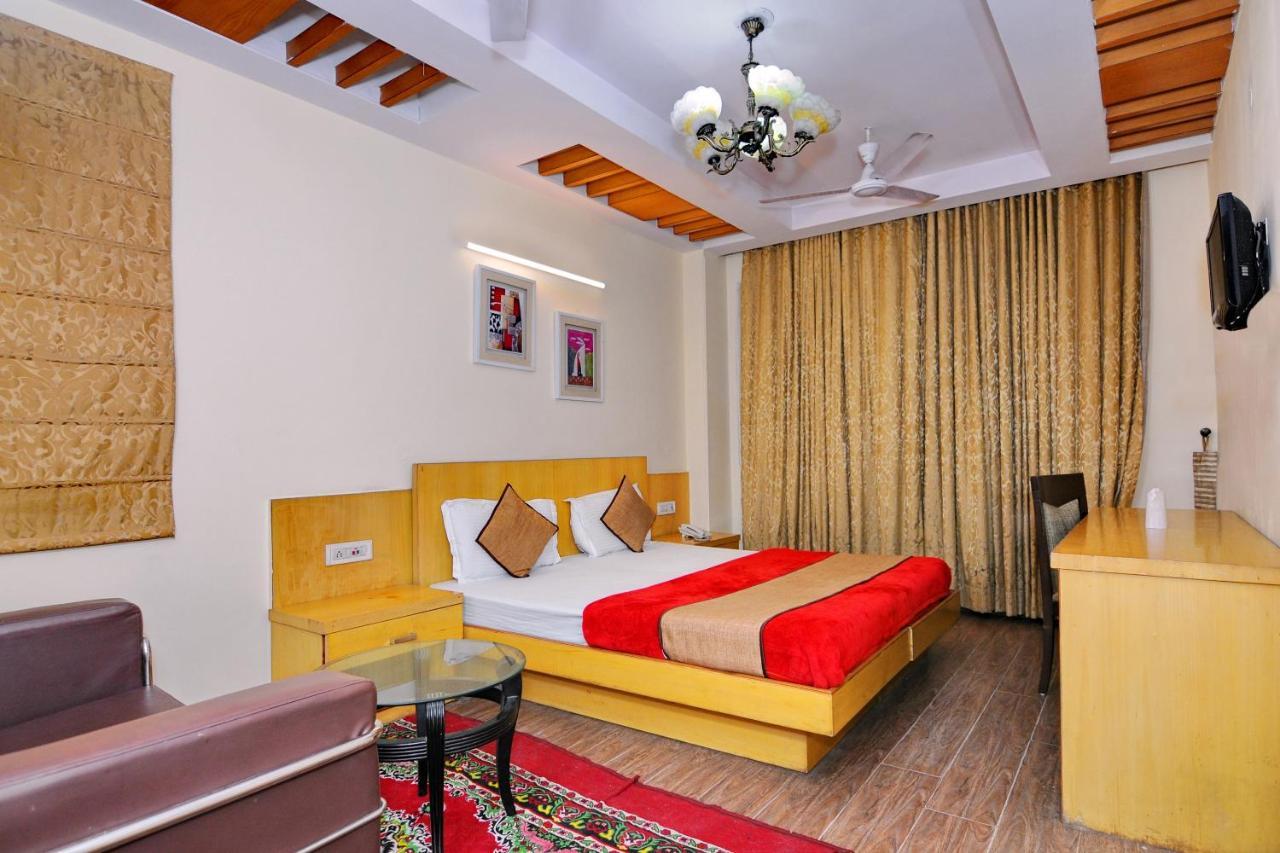 Hotel Tjs Grand Delhi  Exterior foto
